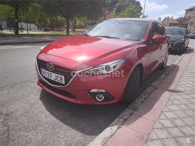 Begagnad Mazda 3 Luxury 150 HK (110 kW) 2015 Röd Sedan