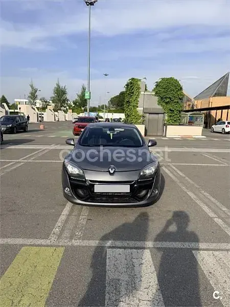 Usado Renault Mégane Dynamique 110 CV (80 kW) 2012 Gris / plata Berlina
