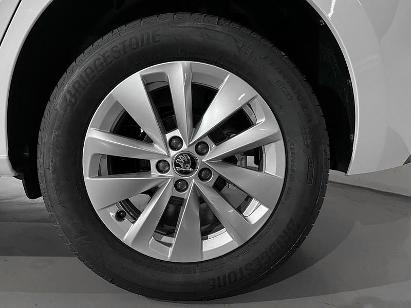 Usado Skoda Kamiq Ambition 150 CV (110 kW) 2023 Blanco candy SUV