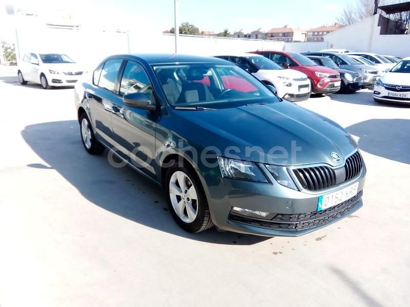 Blanco Usado 2019 Skoda Octavia Active Berlina | 8500 € (Buen precio) - Imagen 1/4