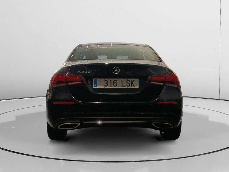 Usado Mercedes A200 165 CV (121 kW) 2021 Negro Berlina