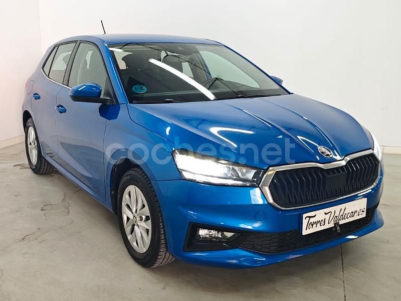 Azul Usado 2022 Skoda Fabia Ambition Berlina | 11.990 € (Precio justo) - Imagen 1/4