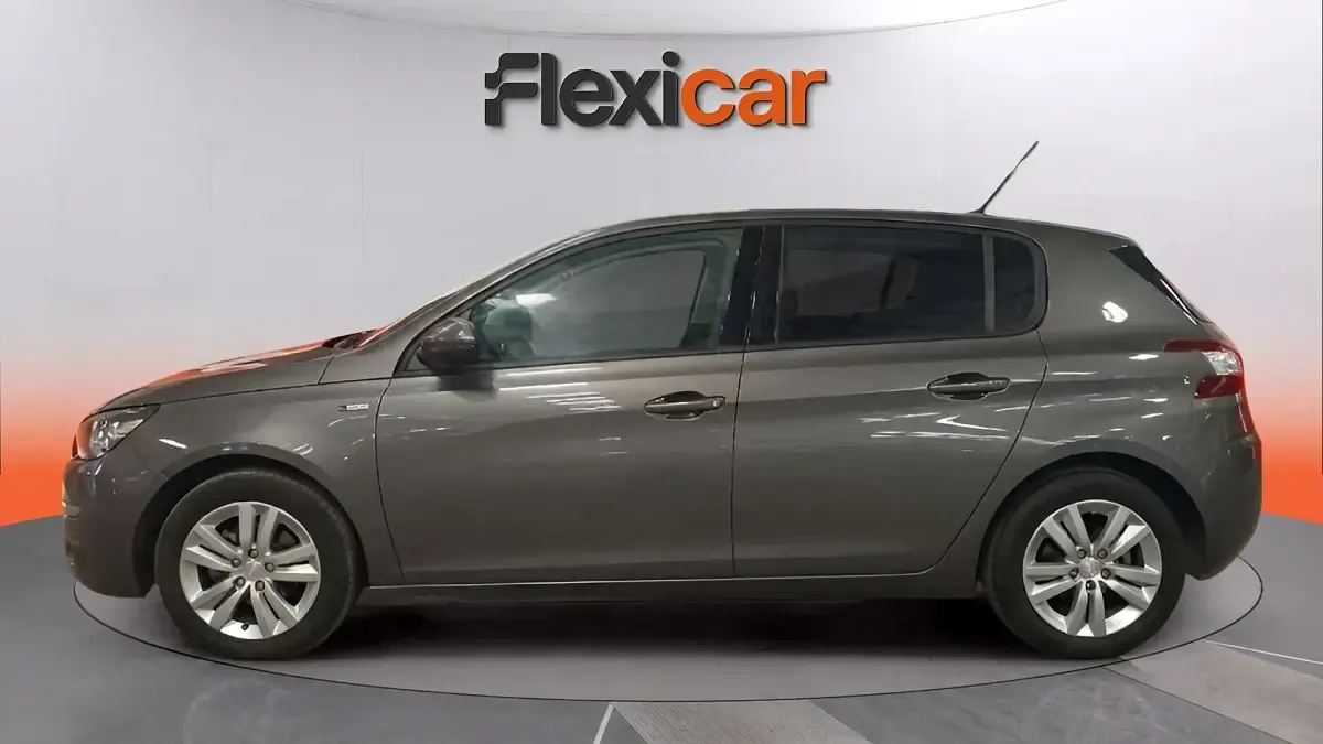 Usado Peugeot 308 Allure 130 CV (95 kW) 2016 Granate Berlina