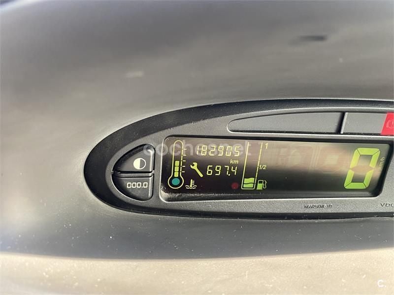 Usado Citroën Xsara Picasso Exclusive 92 CV (67 kW) 2011 Gris / plata Monovolumen