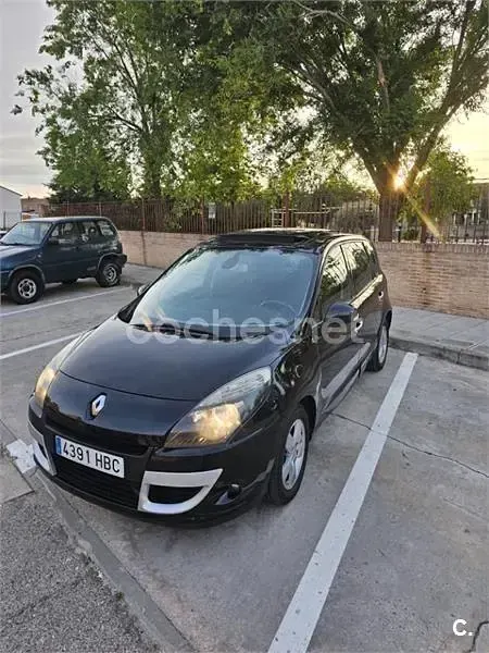Usado Renault Scenic E-Tech Dynamique 110 CV (80 kW) 2011 Negro Monovolumen