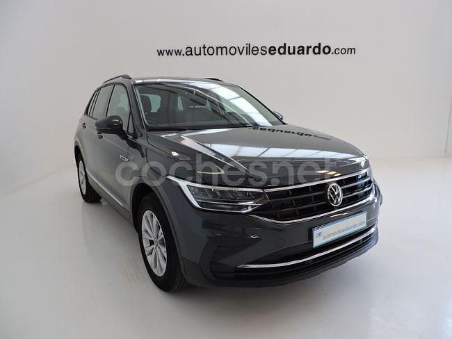 Usado VW Tiguan Life 245 CV (180 kW) 2022 Gris / plata SUV