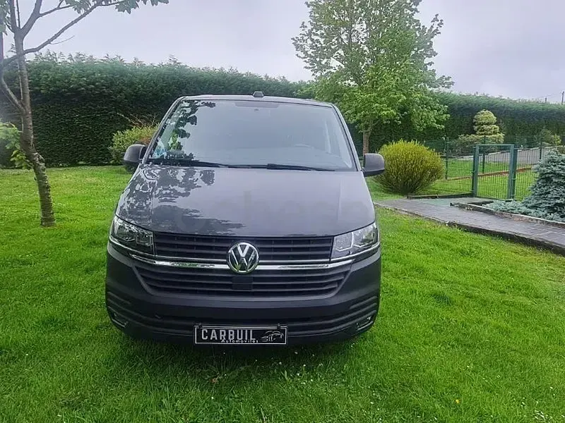 Usado VW Caravelle Trendline 114 CV (83 kW) 2021 Gris / plata Van