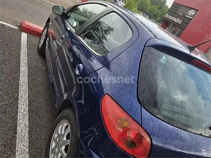 Usado Peugeot 206 90 CV (66 kW) 2005 Azul Berlina