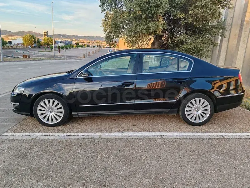 Usado VW Passat Highline 140 CV (102 kW) 2006 Negro Berlina