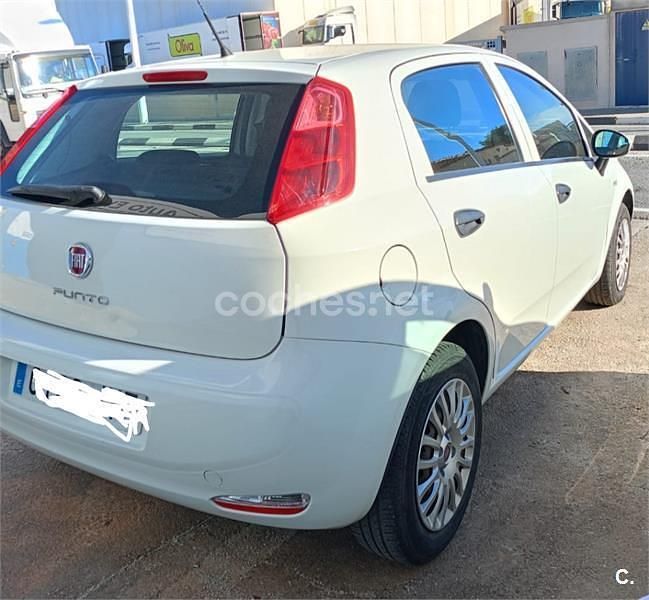 Usado Fiat Punto 77 CV (56 kW) 2017 Blanco Berlina