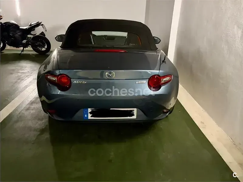Usado Mazda MX5 Luxury 131 CV (96 kW) 2016 Gris / plata Descapotable