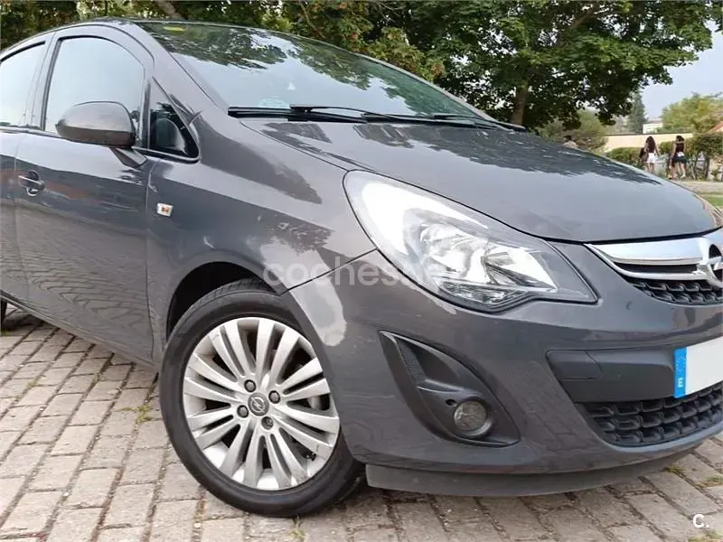 Usado Opel Corsa Color Edition 100 CV (73 kW) 2014 Gris / plata Utilitario
