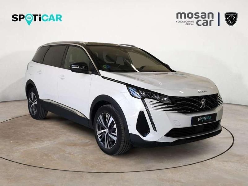 Usado Peugeot 5008 Allure 136 CV (100 kW) 2024 Blanco Monovolumen