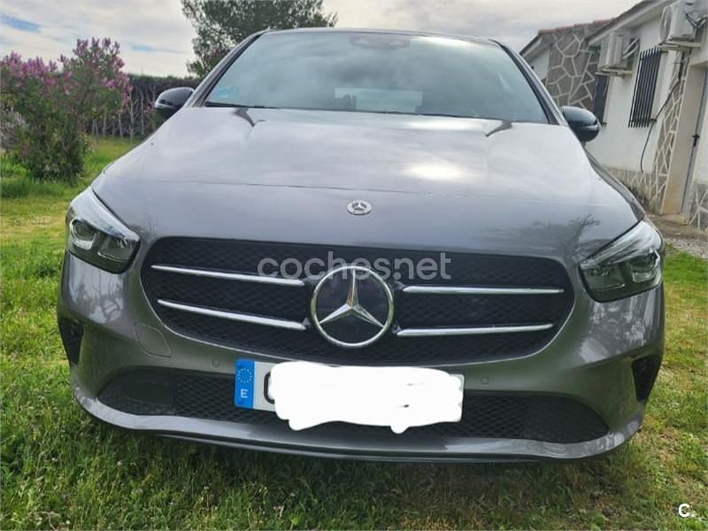Usado Mercedes B200 150 CV (110 kW) 2021 Gris / plata Monovolumen