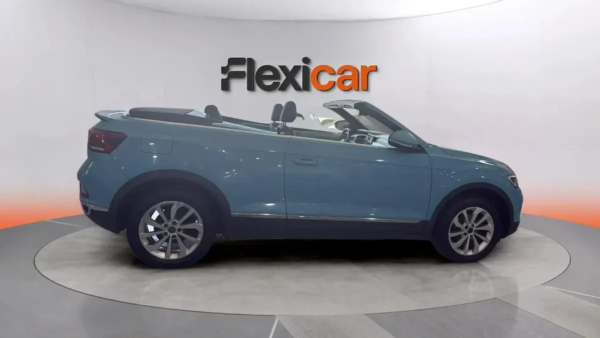 Usado VW T-Roc Cabriolet Style 110 CV (80 kW) 2022 Azul Descapotable