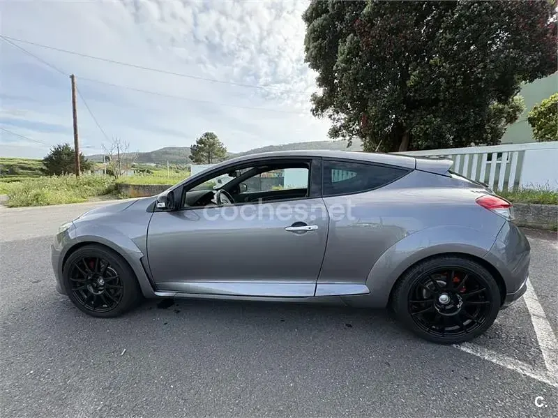 Usado Renault Mégane 250 CV (183 kW) 2012 Gris / plata Berlina