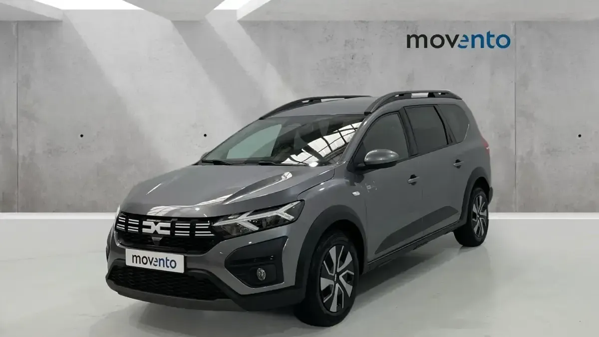 Usado Dacia Jogger Expression 110 CV (80 kW) 2025 Gris Monovolumen