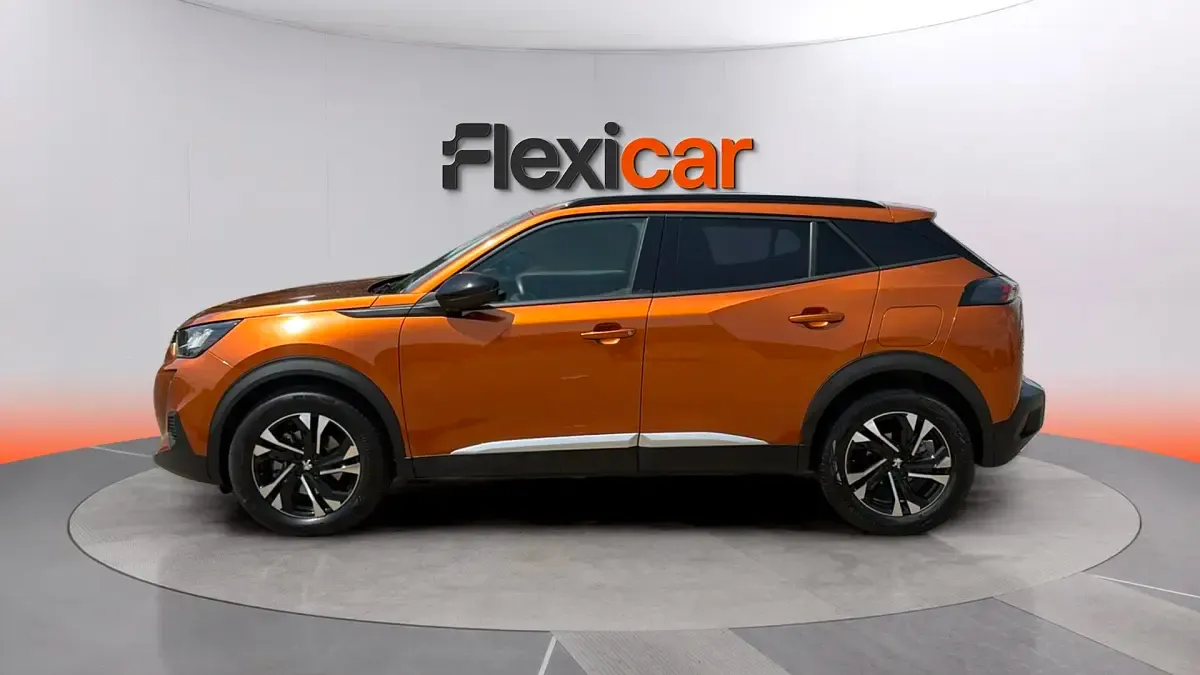 Usado Peugeot 2008 Allure 131 CV (96 kW) 2021 Naranja SUV