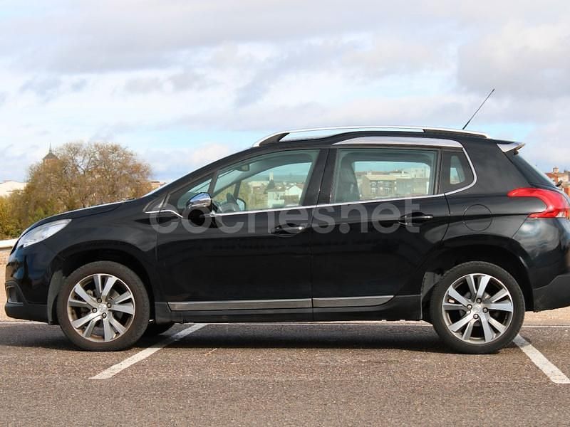 Usado Peugeot 2008 Allure 115 CV (84 kW) 2014 Negro SUV