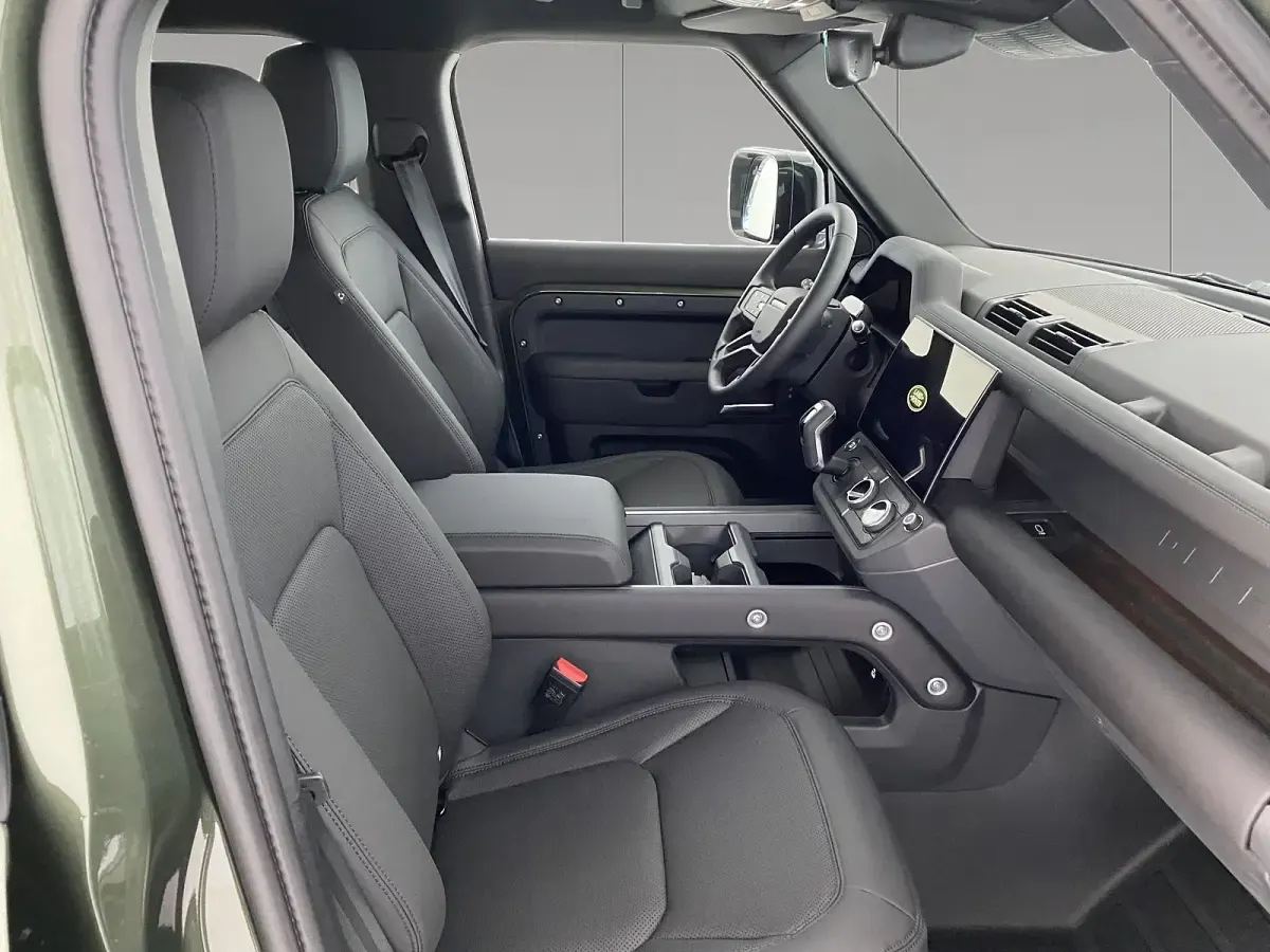 Usado Land Rover Defender SE Dynamic 300 CV (220 kW) 2025 SUV