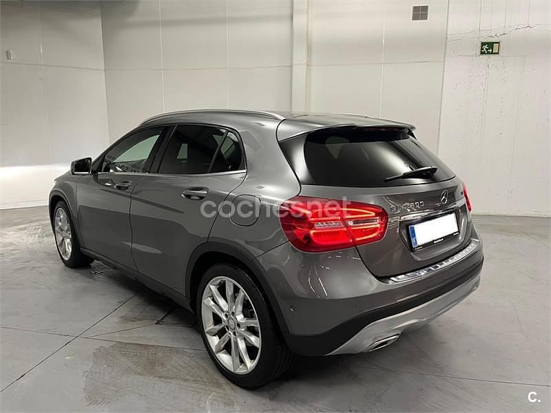 Usado Mercedes GLA200 Style 136 CV (100 kW) 2015 Gris / plata SUV