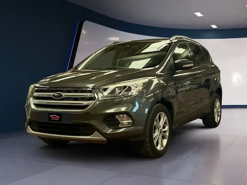 Usado Ford Kuga Titanium 150 CV (110 kW) 2018 Gris / plata SUV