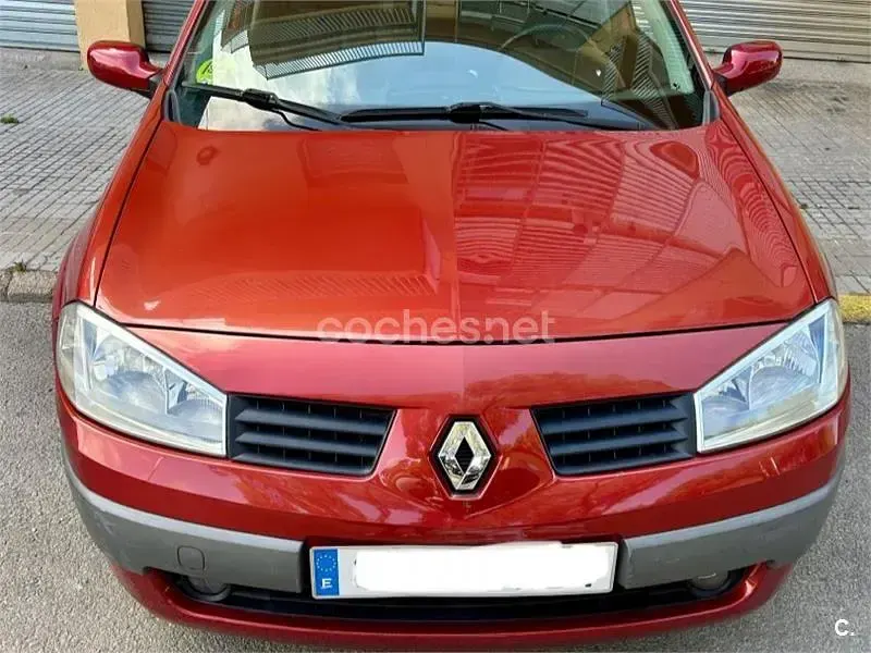 Usado Renault Mégane Dynamique 115 CV (84 kW) 2004 Rojo Berlina