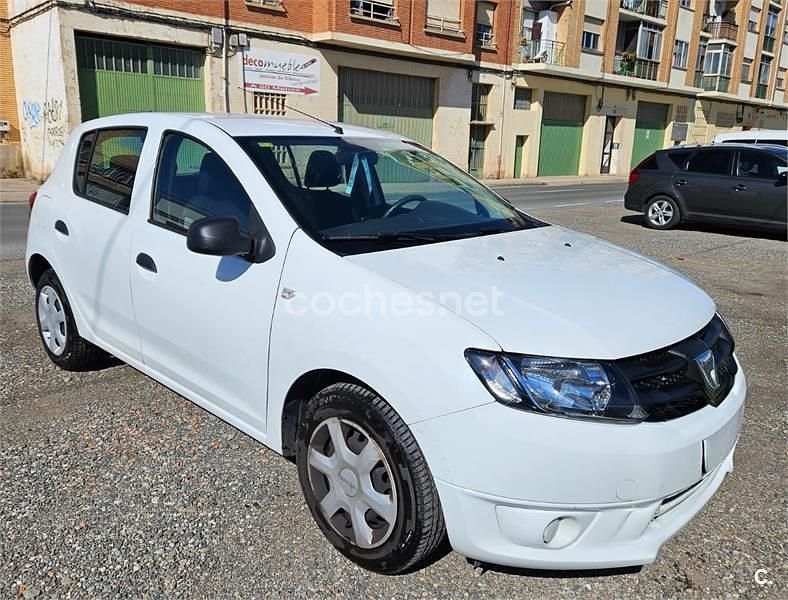 Usado Dacia Sandero Ambiance 75 CV (55 kW) 2015 Blanco Berlina