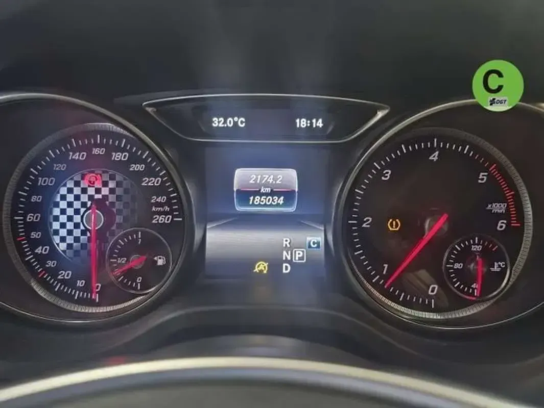 Usado Mercedes A200 Style 136 CV (100 kW) 2017 Gris Utilitario