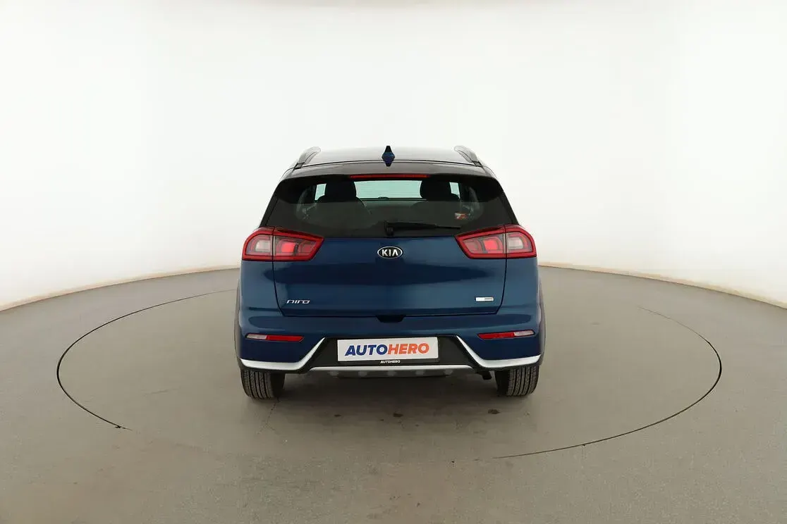 Usado Kia Niro 141 CV (103 kW) 2017 Azul SUV