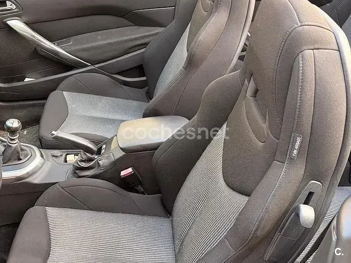 Usado Peugeot 308 CC Active 112 CV (82 kW) 2011 Blanco Descapotable