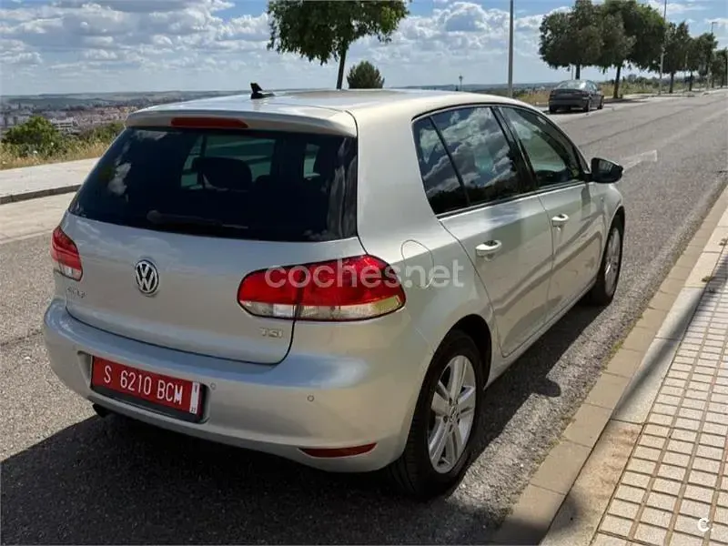Usado VW Golf VII Advance 105 CV (77 kW) 2012 Gris / plata Berlina