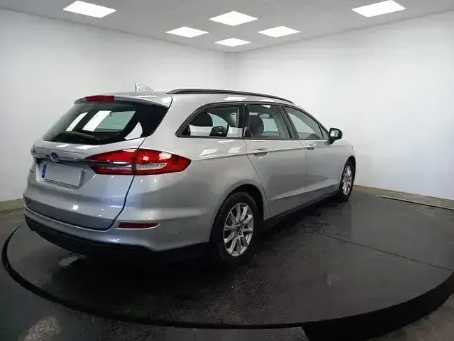Usado Ford Mondeo Trend 150 CV (110 kW) 2021 Gris Familiar