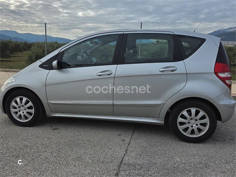 Usado Mercedes A150 Elegance 95 CV (69 kW) 2005 Gris / plata Monovolumen