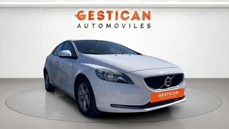 Usado Volvo V40 Momentum 122 CV (89 kW) 2017 Blanco Utilitario