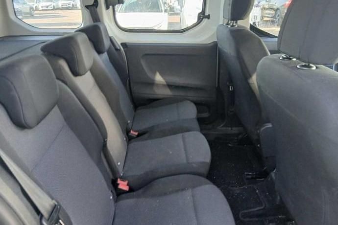 Usado Peugeot Rifter Active 100 CV (73 kW) 2021 Monovolumen