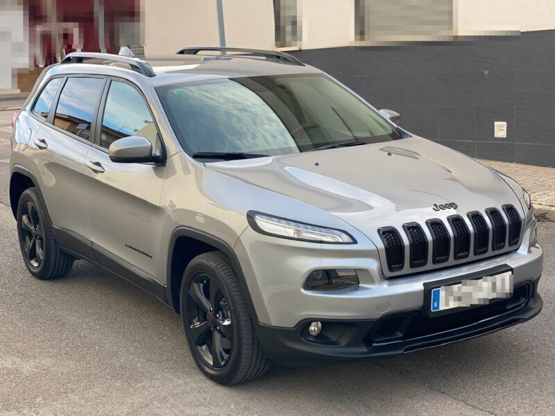 Usado Jeep Cherokee Night Eagle 200 CV (147 kW) 2016 Plata SUV