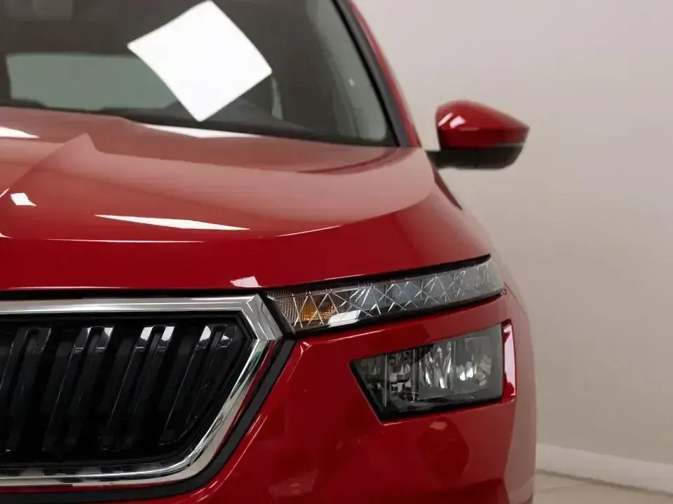 Usado Skoda Kamiq Ambition 95 CV (69 kW) 2022 Rojo SUV