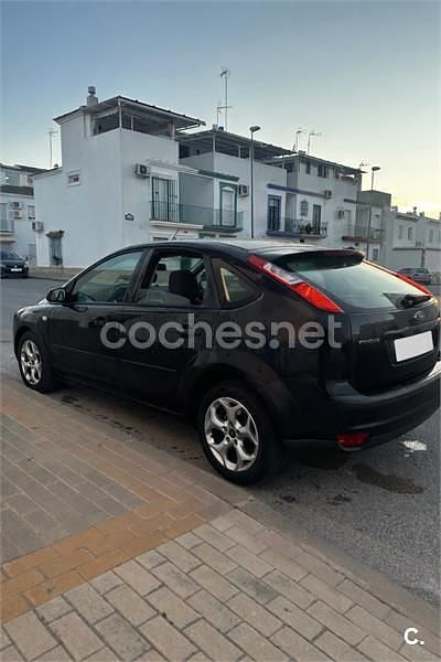 Usado Ford Focus Trend 115 CV (84 kW) 2007 Negro Berlina