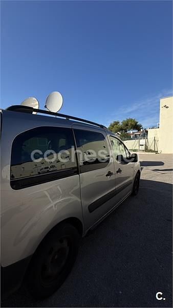 Usado Peugeot Partner Tepee Outdoor 100 CV (73 kW) 2015 Gris / plata Monovolumen