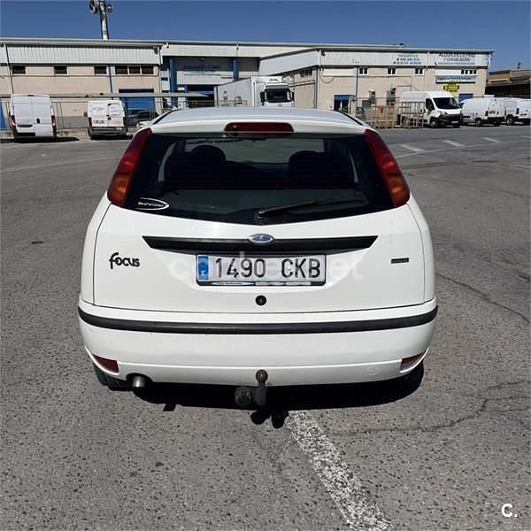 Usado Ford Focus Trend 90 CV (66 kW) 2003 Blanco Berlina