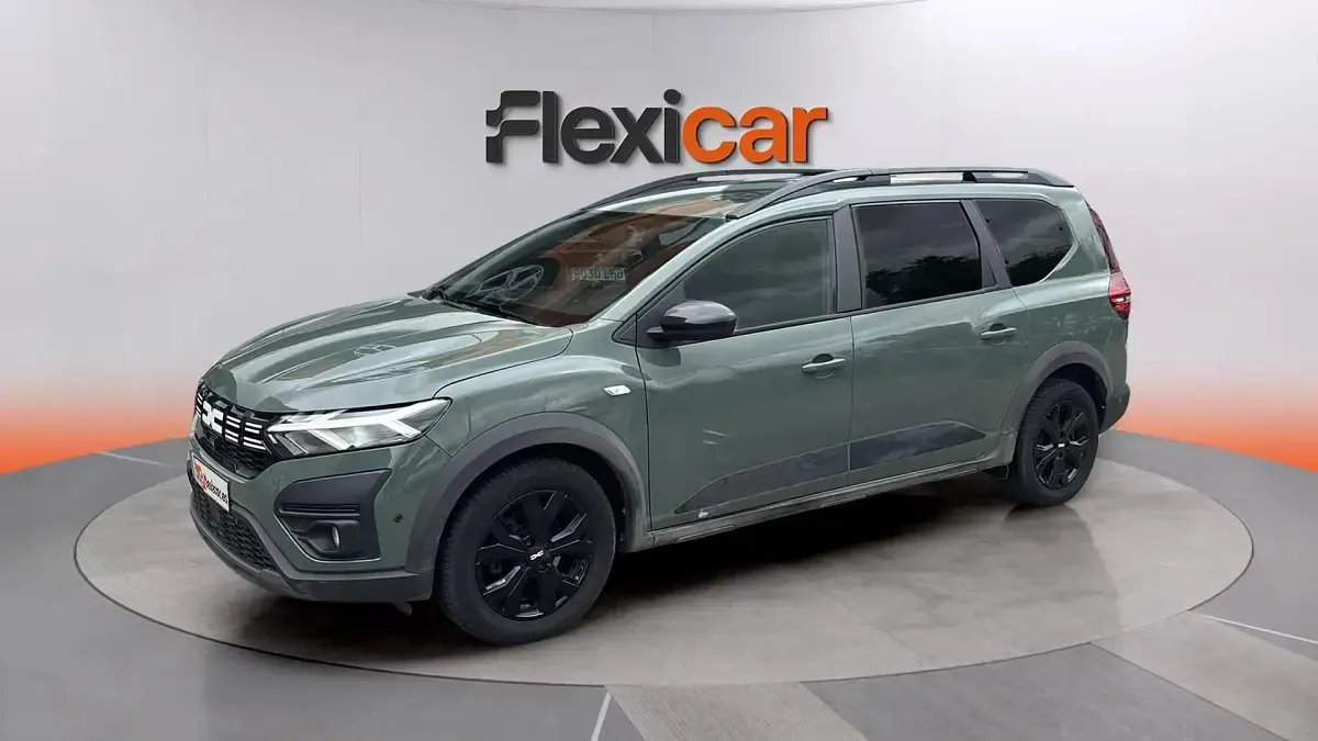 Usado Dacia Jogger Expression 101 CV (74 kW) 2023 Verde Monovolumen