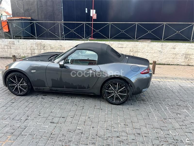 Usado Mazda MX5 Exclusive-Line 184 CV (135 kW) 2025 Gris / plata Descapotable