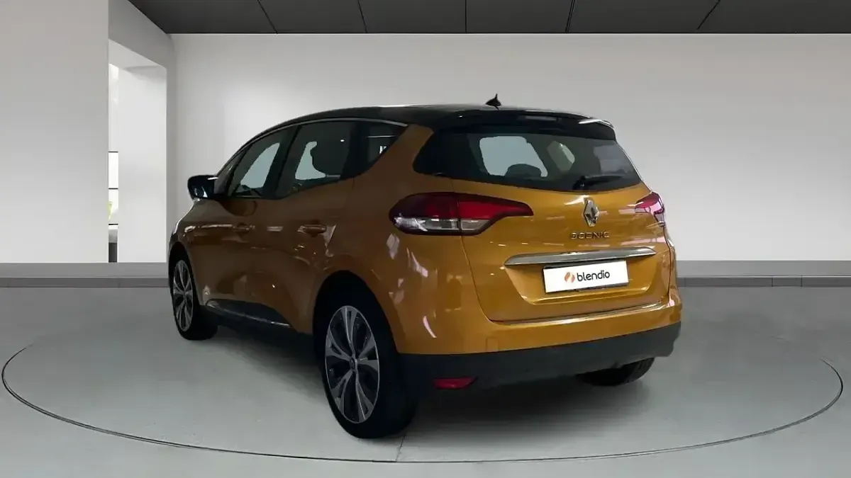 Usado Renault Scénic Zen 110 CV (80 kW) 2018 Otro