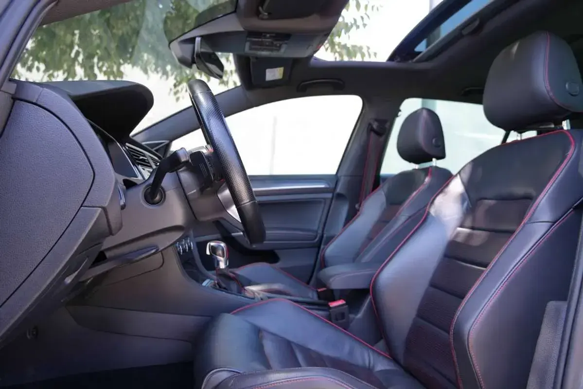 Usado VW Golf VII GTI 290 CV (213 kW) 2019 Gris Utilitario