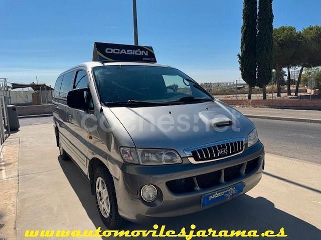 Gris / plata Usado 2003 Hyundai H-1 Monovolumen | 8490 € - Imagen 1/4