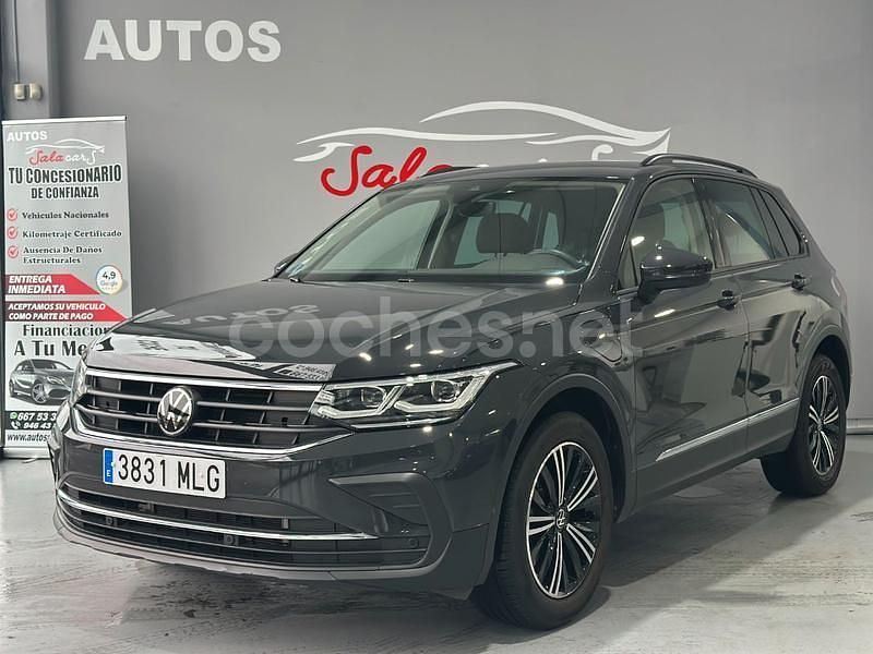 Gris / plata Usado 2023 VW Tiguan Life SUV | 35.500 € (Precio justo) - Imagen 1/4