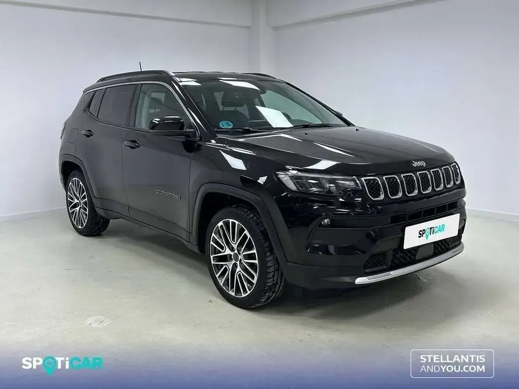 Usado Jeep Compass Limited 131 CV (96 kW) 2022 Negro SUV