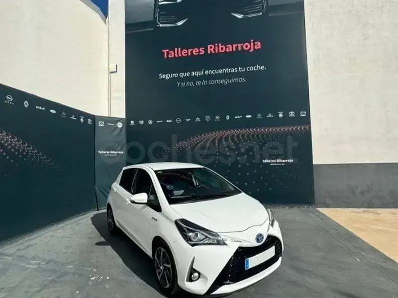 Usado Toyota Yaris Hybrid 100 CV (73 kW) 2020 Blanco Berlina