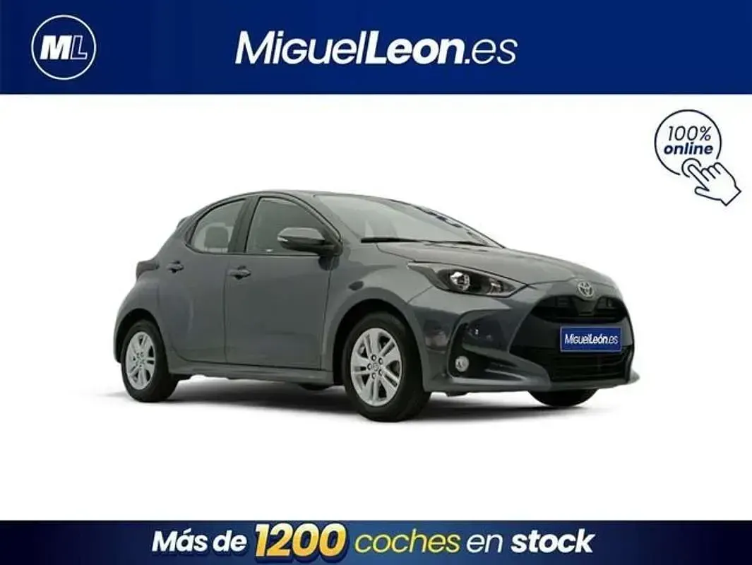 Usado Toyota Yaris Active 116 CV (85 kW) 2025 Gris Utilitario